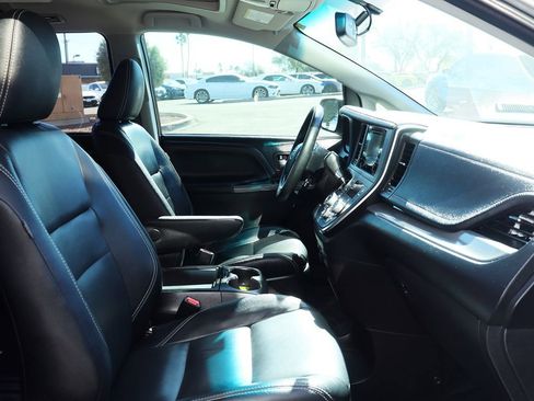 Used 2017 Toyota Sienna SE Premium image 39