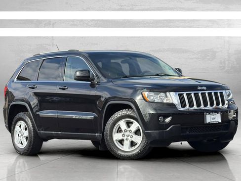 Used 2011 Jeep Grand Cherokee Laredo image 2