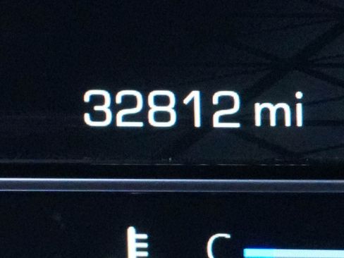 Used 2024 GMC Yukon SLT w/ SLT Luxury Package image 19