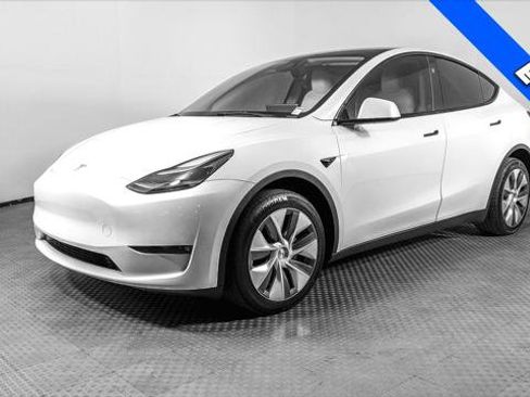 Used 2023 Tesla Model Y Long Range AWD/4WD image 2