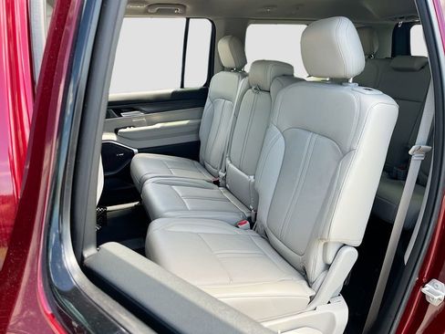 Certified 2023 Jeep Wagoneer Series II RWD image 25