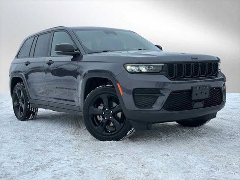 Used 2023 Jeep Grand Cherokee Altitude image 1