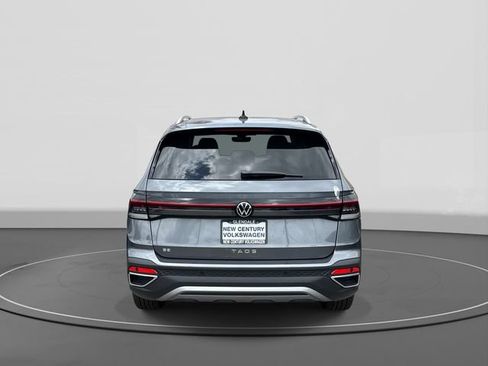 New 2026 Volkswagen Taos SE FWD image 4