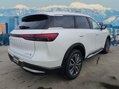 New 2026 INFINITI QX60 Luxe w/ Family Package image 15