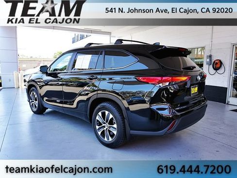 Used 2023 Toyota Highlander XLE FWD image 7