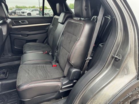 Used 2018 Ford Explorer XLT w/ Equipment Group 202A AWD/4WD image 14