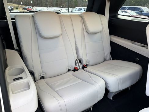 Used 2025 Mercedes-Benz GLS 450 4MATIC image 18