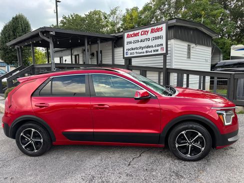 Used 2023 Kia Niro EX FWD image 2