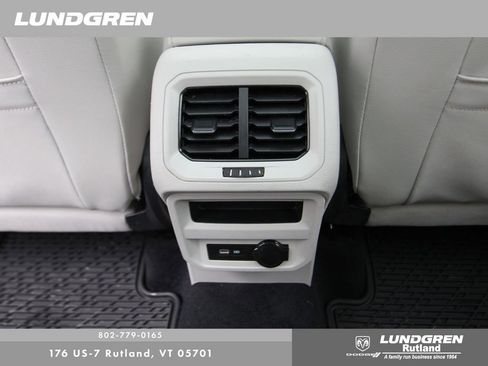 Used 2022 Volkswagen Tiguan SE R-Line image 39