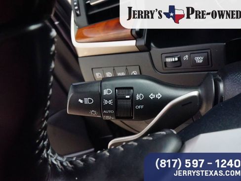 Used 2020 Lexus LX 570 4WD w/ 3rd Row & Luxury Pkg image 17