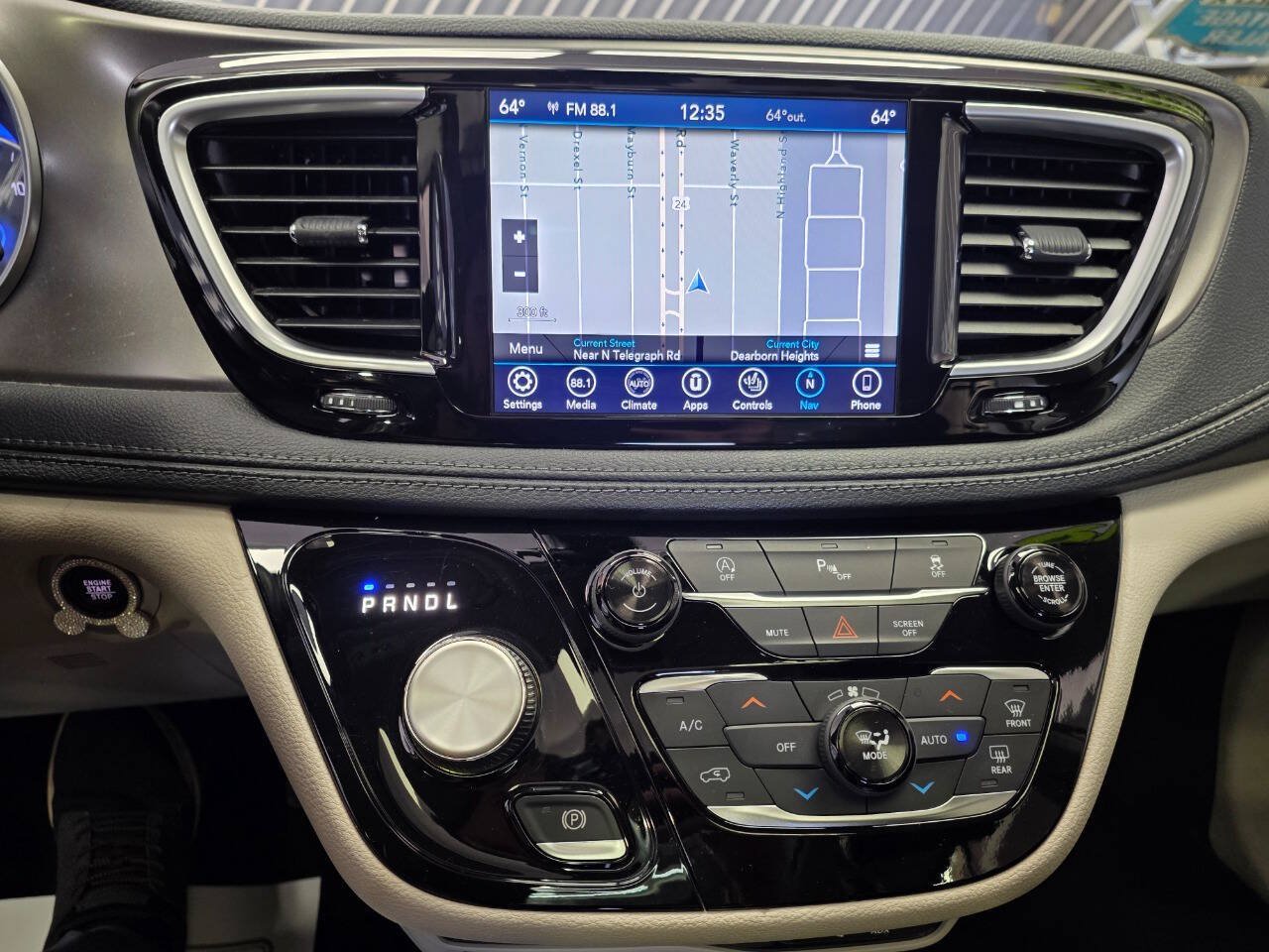 Used 2019 Chrysler Pacifica Limited FWD image 24
