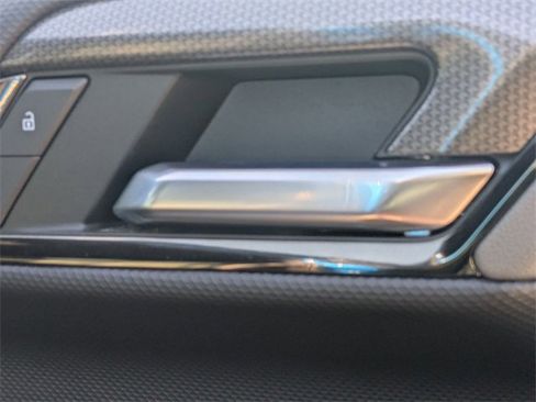 Used 2022 Chevrolet Silverado 1500 ZR2 w/ Technology Package image 32