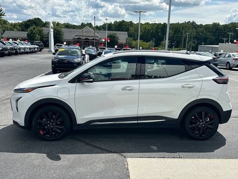 Used 2023 Chevrolet Bolt EUV Premier w/ Sun & Sound Package FWD image 7