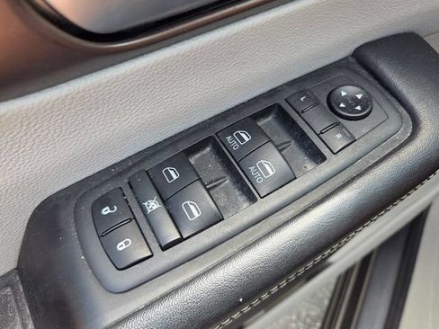Used 2020 Chrysler Voyager LX FWD image 30
