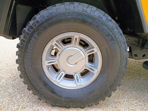 Used 2005 HUMMER H2 w/ Preferred Equipment Group AWD/4WD image 23