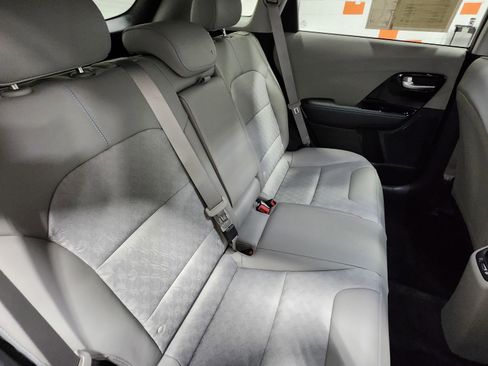 Used 2020 Kia Niro Touring image 18