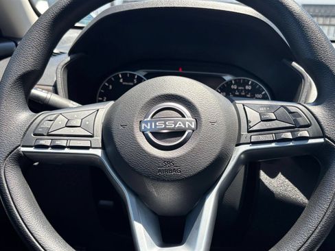Used 2025 Nissan Altima 2.5 SV FWD image 24