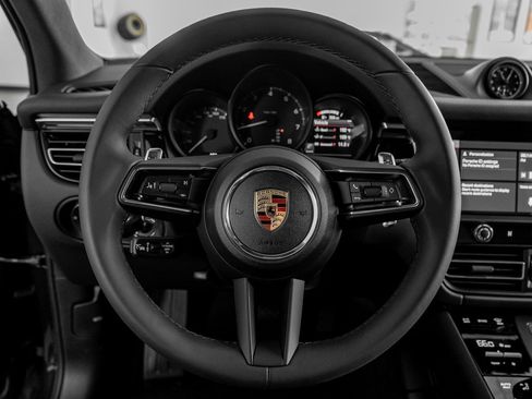 Certified 2025 Porsche Macan image 25