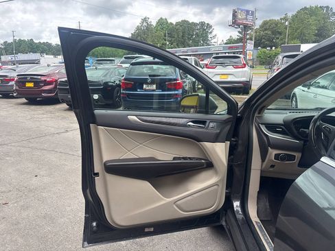 Used 2018 Lincoln MKC Reserve AWD/4WD image 9