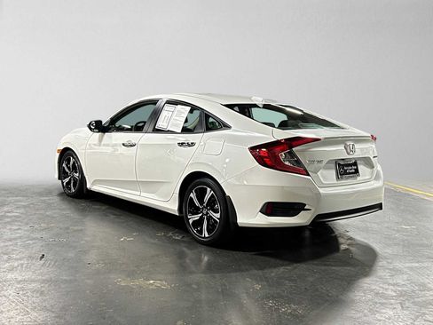 Used 2018 Honda Civic Touring image 5
