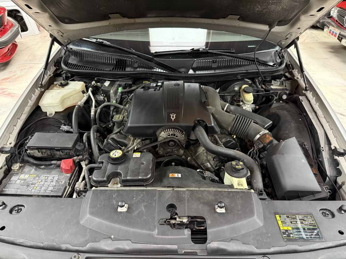 Used 2003 Lincoln Town Car Executive RWD image 31