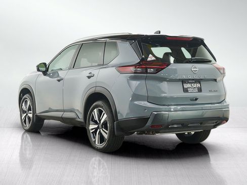 Used 2025 Nissan Rogue SL w/ SL Premium Package AWD/4WD image 3