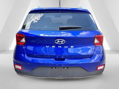 Used 2025 Hyundai Venue SEL FWD image 6