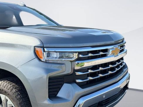 Used 2023 Chevrolet Silverado 1500 LTZ AWD/4WD image 4