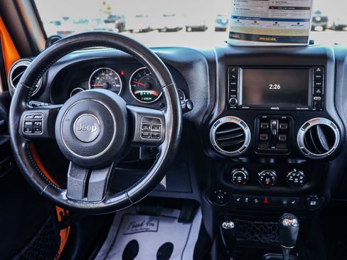 Used 2012 Jeep Wrangler Unlimited Rubicon w/ Connectivity Group AWD/4WD image 17