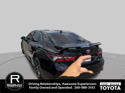 Used 2021 Toyota Camry SE FWD image 6