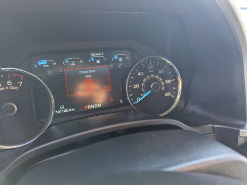 Used 2019 Ford F150 Lariat w/ Equipment Group 502A Luxury image 8