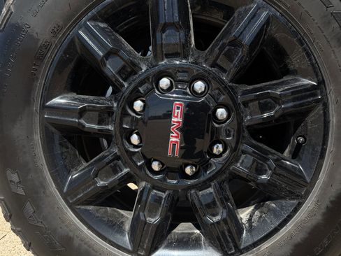 Used 2024 GMC Sierra 2500 AT4 w/ AT4 Premium Plus Package image 10