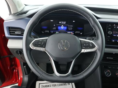 Used 2022 Volkswagen Taos SE w/ Panoramic Sunroof Package image 12