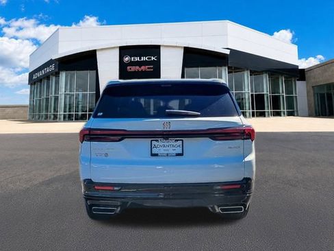 Used 2026 Buick Enclave Sport Touring w/ Power Package FWD image 8