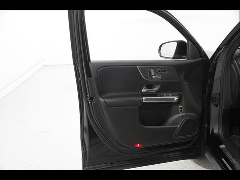Used 2020 Mercedes-Benz GLB 250 4MATIC image 4