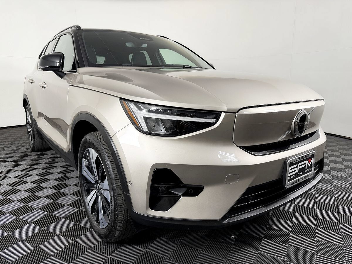 Used 2023 Volvo XC40 Recharge Plus w/ Protection Package Premier AWD/4WD image 5