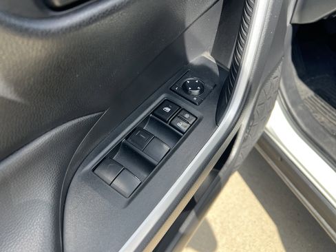 Used 2022 Toyota RAV4 LE FWD image 14