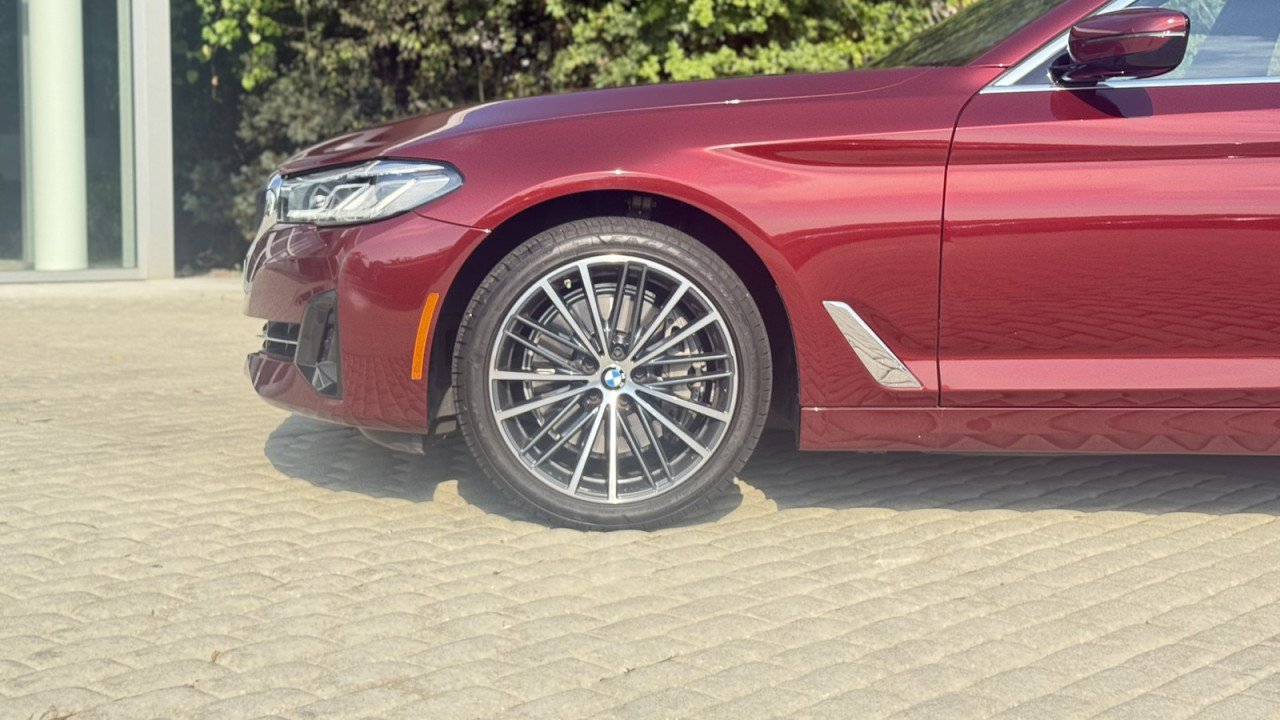Used 2023 BMW 540i w/ Premium Package RWD image 8