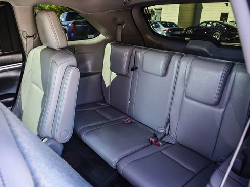 Used 2017 Toyota Highlander Limited image 21