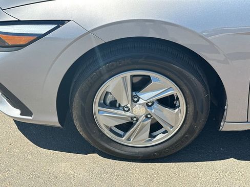 Used 2025 Hyundai Elantra SE FWD image 11