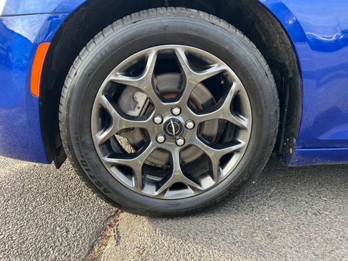 Used 2018 Chrysler 300 S image 10