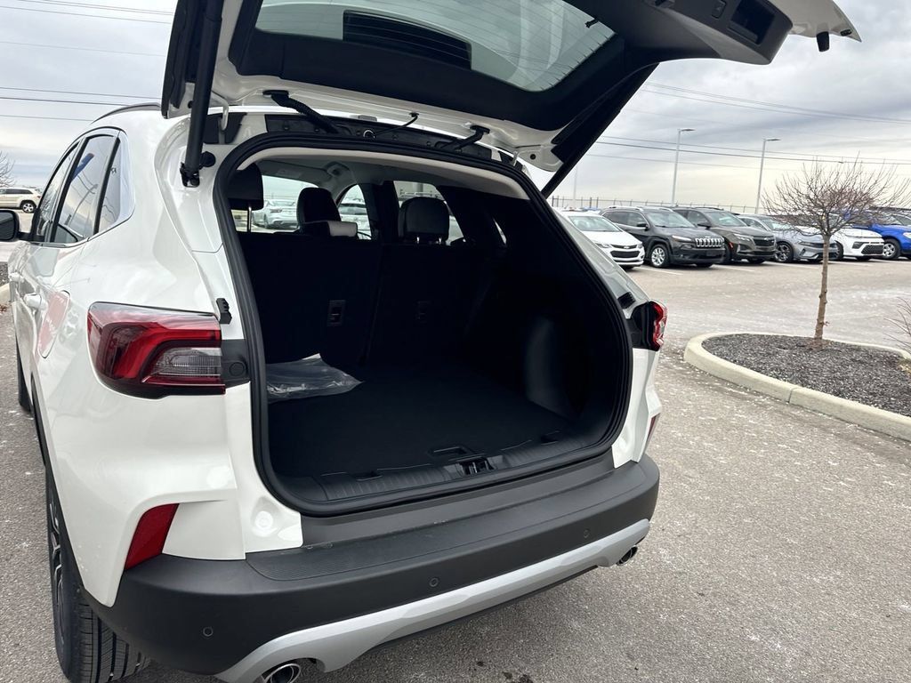 New 2025 Ford Escape SE FWD image 18