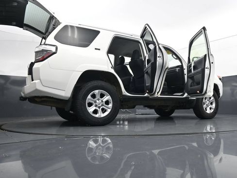 Used 2018 Toyota 4Runner SR5 AWD/4WD image 39