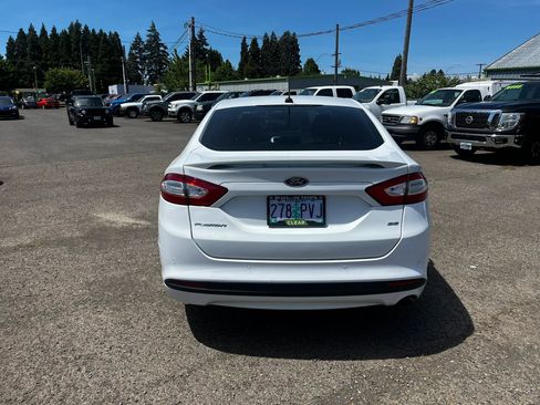 Used 2016 Ford Fusion SE FWD image 4