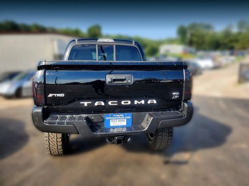 Used 2016 Toyota Tacoma SR5 w/ Towing Package RWD image 8