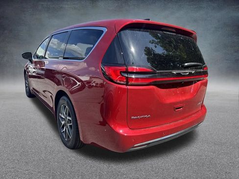 New 2027 Chrysler Pacifica Limited FWD image 5