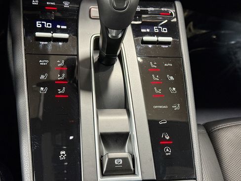 Certified 2026 Porsche Macan image 33