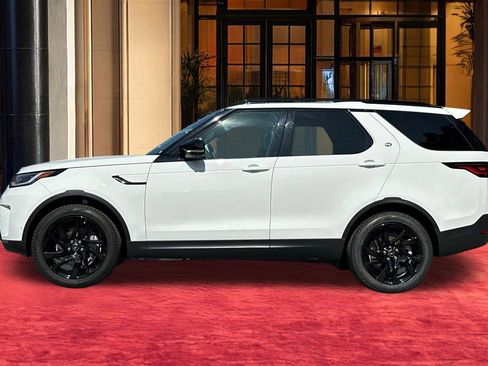 Certified 2025 Land Rover Discovery S image 2