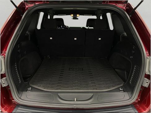 Used 2018 Jeep Grand Cherokee Laredo AWD/4WD image 6