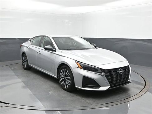 Used 2024 Nissan Altima 2.5 SV image 22